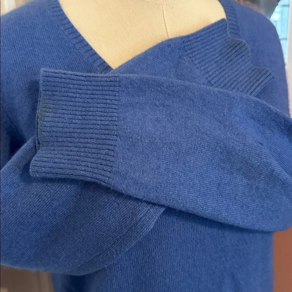 Madison Studio 100% Cashmere V-Neck women’s ribbed trim M long sleeve sweater